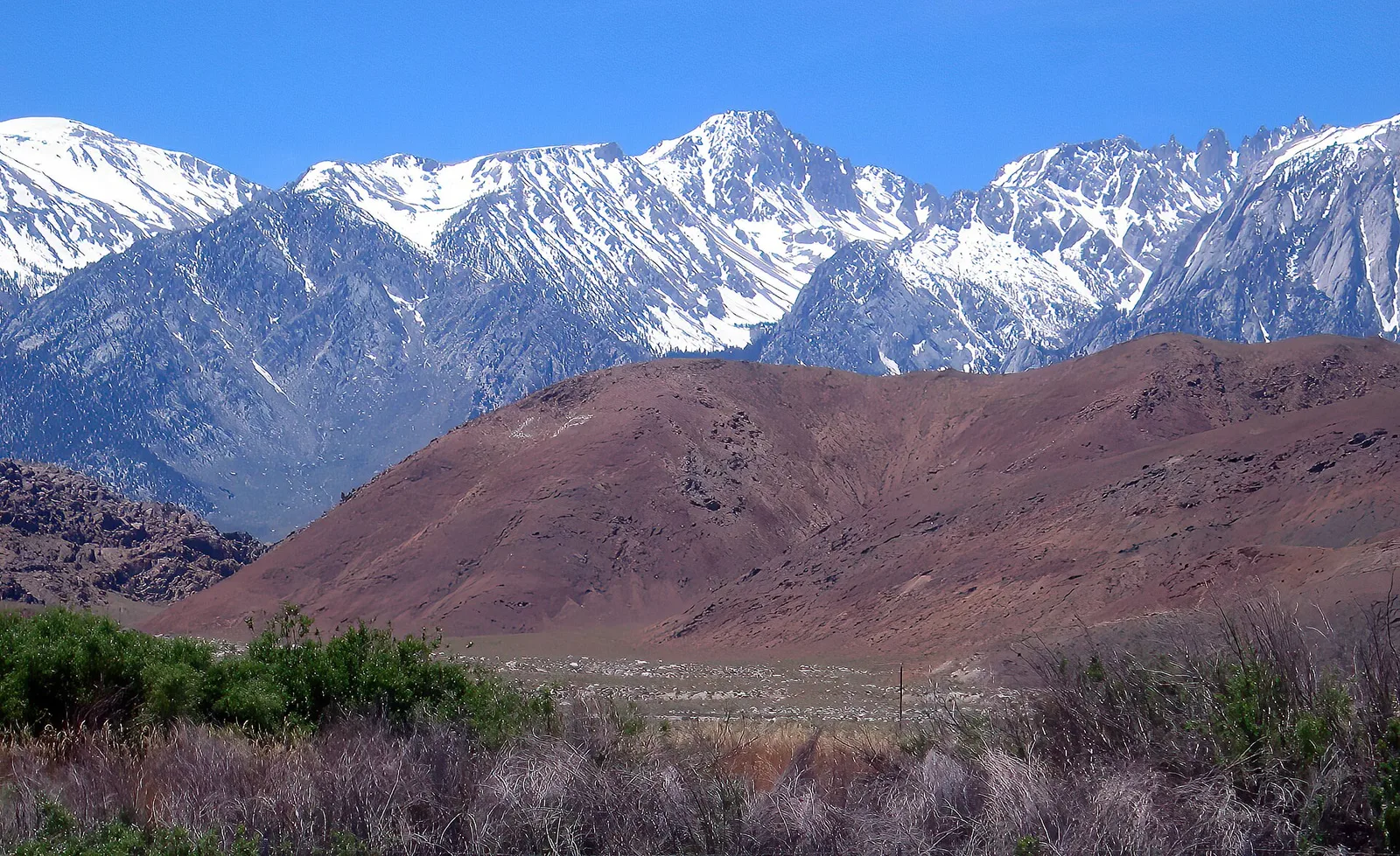 Alabama Hills with the Sierra Nevada crest — the Highway 395 corridor