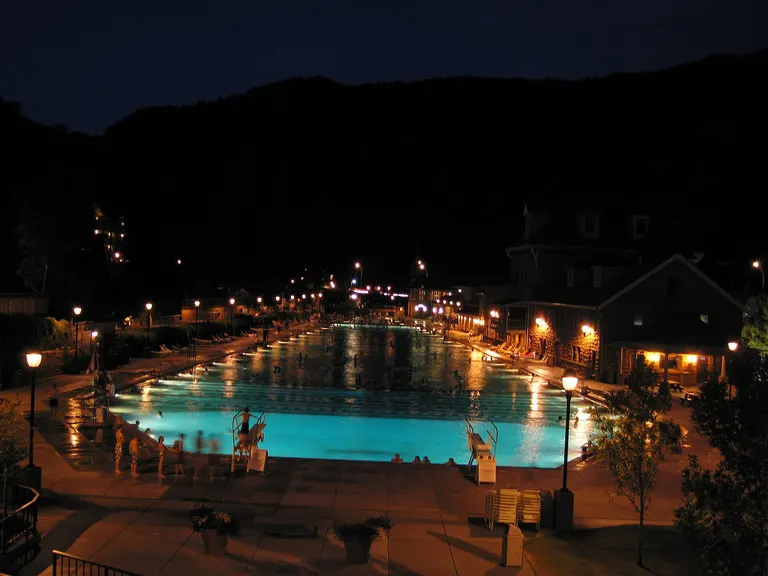 Glenwood Hot Springs Resort — Grand Pool — photo